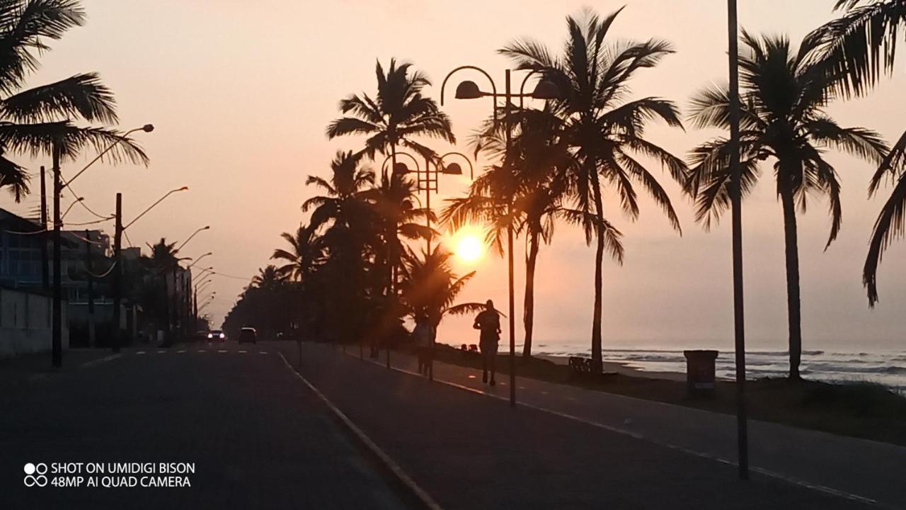 Itanhaém Casa Com Piscina , Churrasqueira, Wi-Fi, Em Rua De Areia A 1Km Da Praia, Bairro Sussegado, Proibido Uso De Som Extremamente Alto Ideal Para Descansar מראה חיצוני תמונה